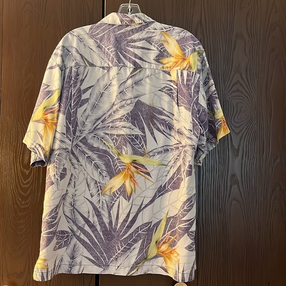 Tommy Bahama men’s 100% silk Hawaiian shirt. Size Small - Picture 7 of 9